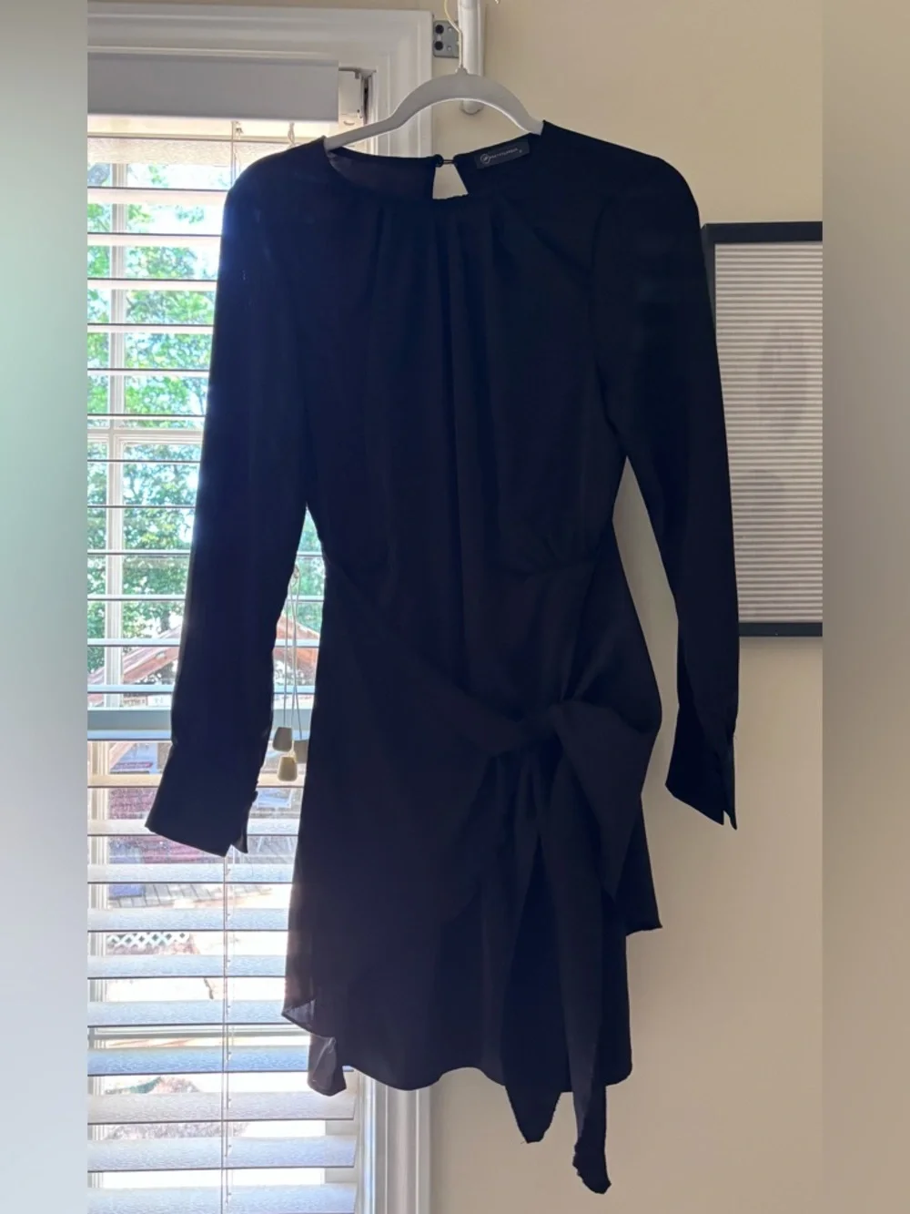 Black satin mini - Picture 2 of 3